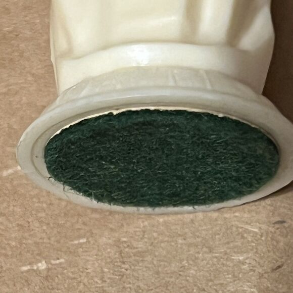 Vintage White Bishop E.S. Lowe Plastic Chess Piece 1 Replacement Part ONLY READ - Picture 8 of 12